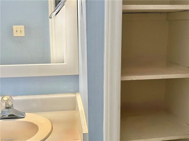 3934 New Garden Park, Greensboro, NC 27410