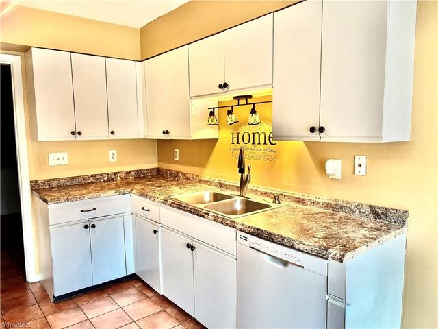 3934 New Garden Park, Greensboro, NC 27410