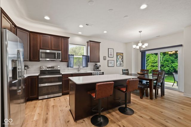 5691 Grosbeak Drive, Greenwood, IN 46143