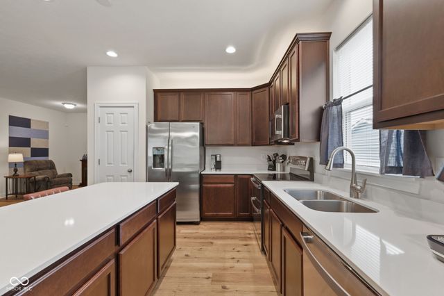 5691 Grosbeak Drive, Greenwood, IN 46143