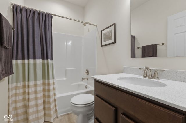 5691 Grosbeak Drive, Greenwood, IN 46143