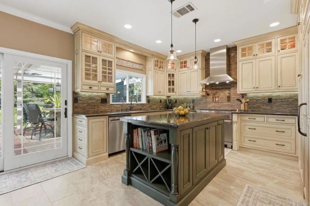 1614 Shire Avenue, Oceanside, CA 92057