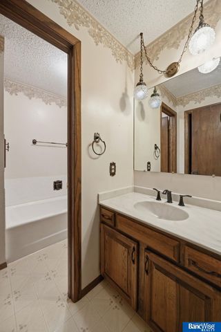 2810 N 73 Street, Lincoln, NE 68507