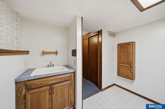 2810 N 73 Street, Lincoln, NE 68507