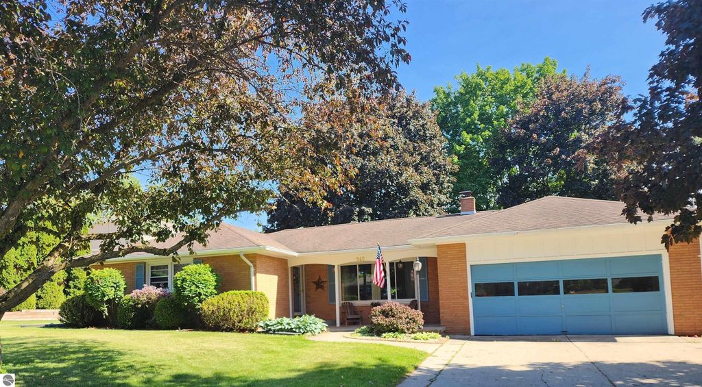 Image 2 of property listing at 540 Fairlane Drive, Alma, MI 48801