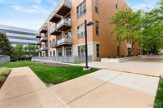 630 Emerson Road 404, Creve Coeur, MO 63141
