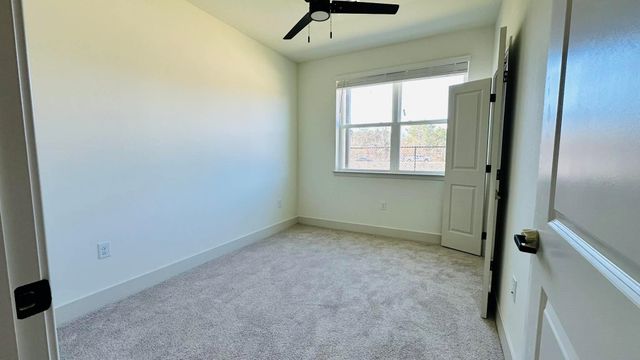 19100 Woodland Hills Drive B1, Humble, TX 77346