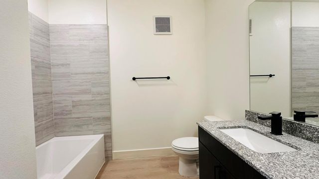 19100 Woodland Hills Drive B1, Humble, TX 77346