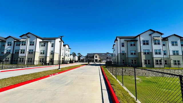 19100 Woodland Hills Drive B1, Humble, TX 77346