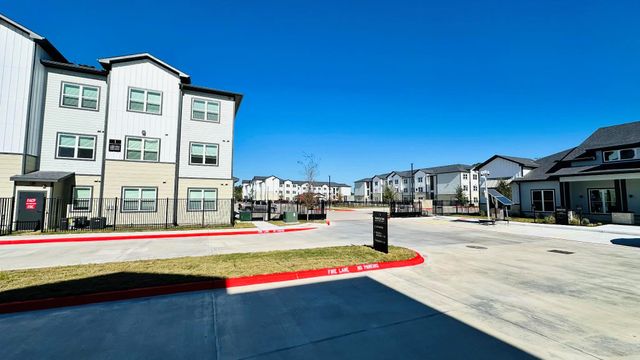 19100 Woodland Hills Drive B1, Humble, TX 77346