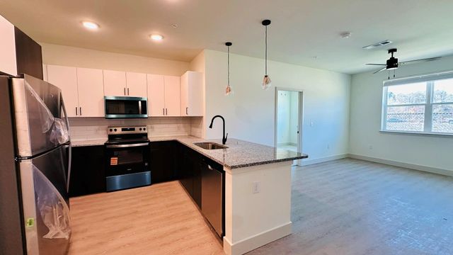 19100 Woodland Hills Drive B1, Humble, TX 77346