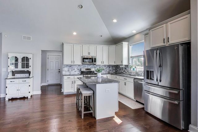 2320 Coventry Circle, Sycamore, IL 60178