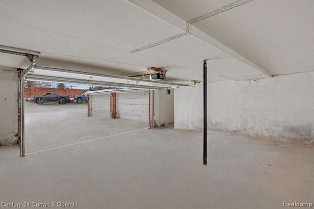 18301 W 13 Mile Road A-2, Southfield, MI 48076