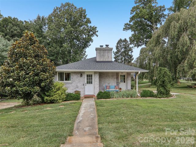851 Sand Hill Road, Asheville, NC 28806