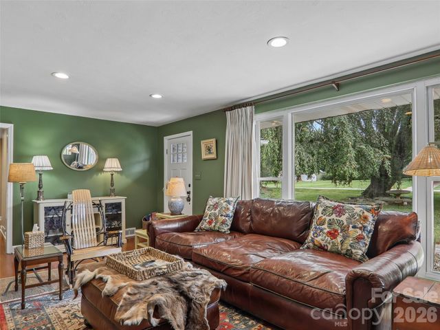 851 Sand Hill Road, Asheville, NC 28806
