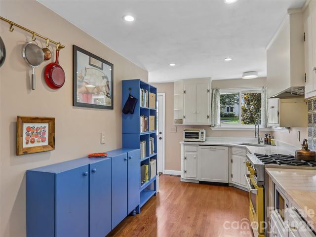 851 Sand Hill Road, Asheville, NC 28806