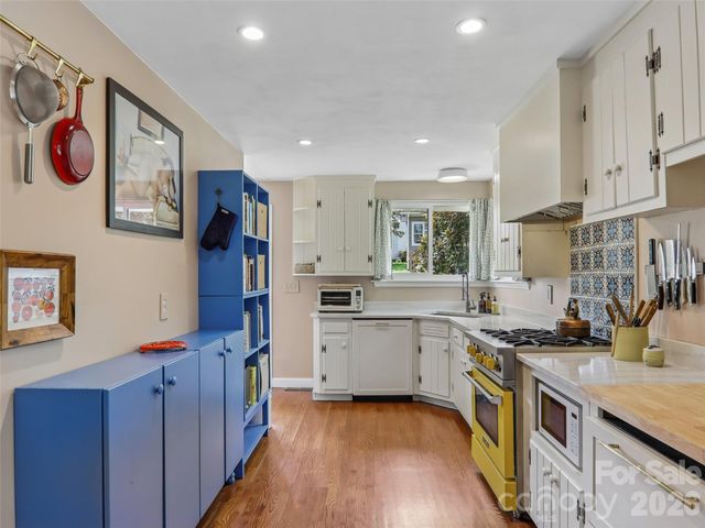851 Sand Hill Road, Asheville, NC 28806