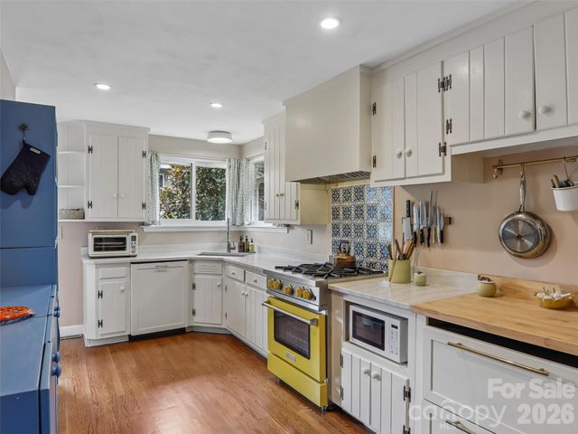 851 Sand Hill Road, Asheville, NC 28806