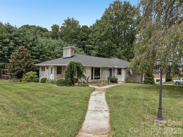 851 Sand Hill Road, Asheville, NC 28806
