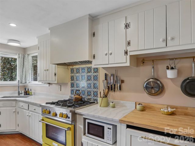 851 Sand Hill Road, Asheville, NC 28806