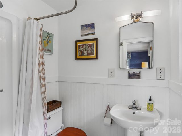 851 Sand Hill Road, Asheville, NC 28806
