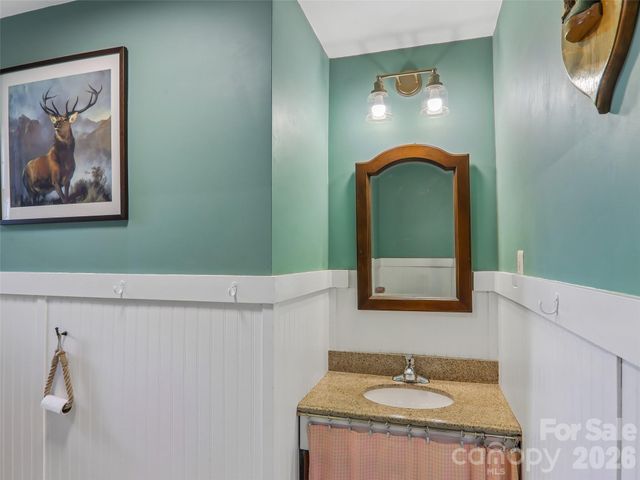 851 Sand Hill Road, Asheville, NC 28806
