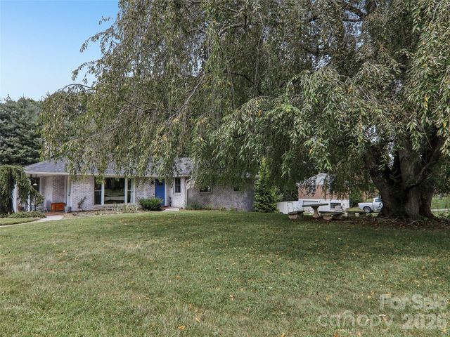 851 Sand Hill Road, Asheville, NC 28806