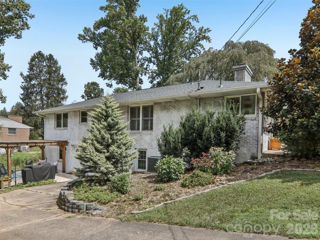 851 Sand Hill Road, Asheville, NC 28806