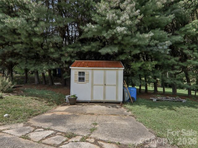 851 Sand Hill Road, Asheville, NC 28806