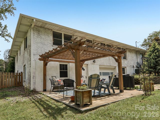 851 Sand Hill Road, Asheville, NC 28806