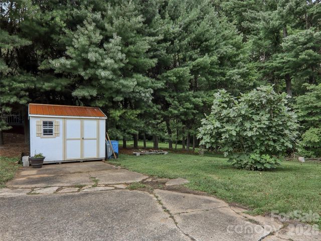 851 Sand Hill Road, Asheville, NC 28806