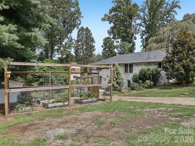 851 Sand Hill Road, Asheville, NC 28806