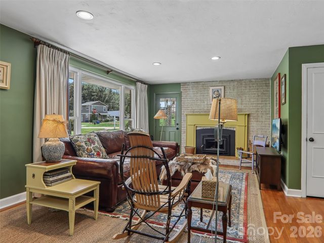 851 Sand Hill Road, Asheville, NC 28806