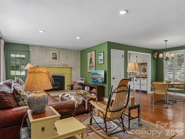 851 Sand Hill Road, Asheville, NC 28806