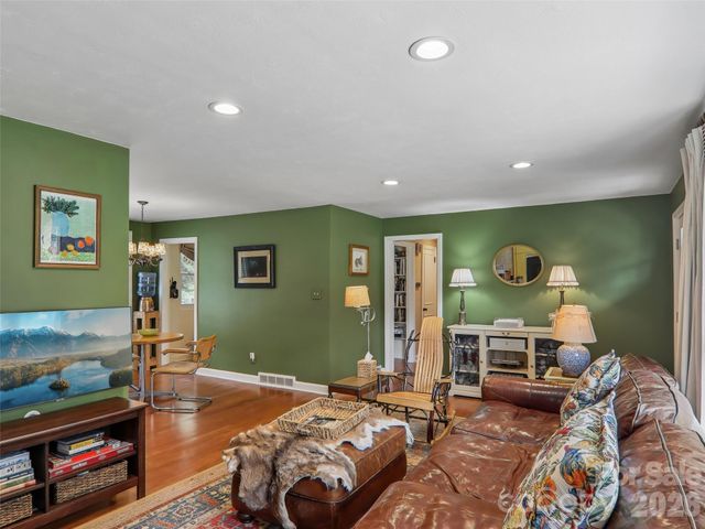 851 Sand Hill Road, Asheville, NC 28806