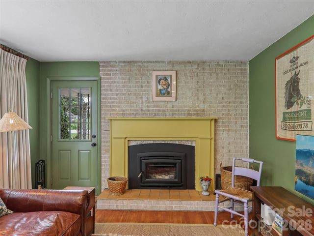 851 Sand Hill Road, Asheville, NC 28806