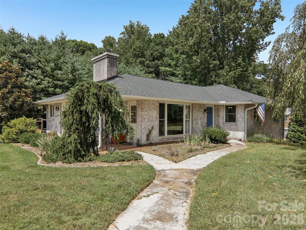 851 Sand Hill Road, Asheville, NC 28806