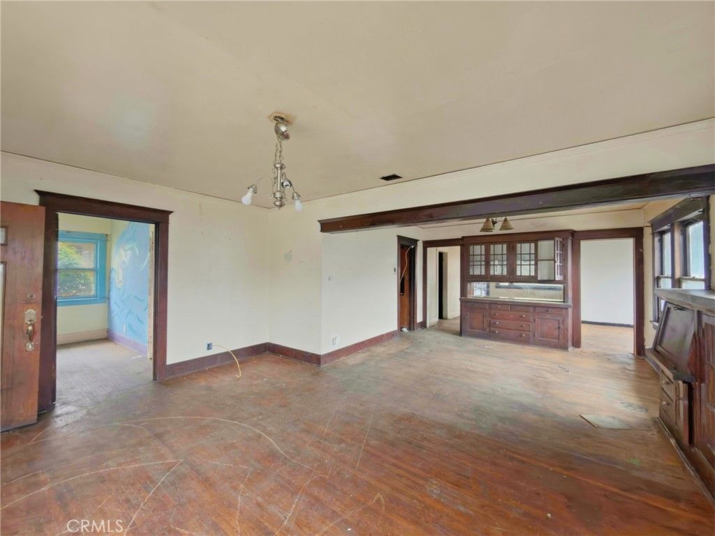 Image 3 of property listing at 225 W 12th, Long Beach, CA 90813