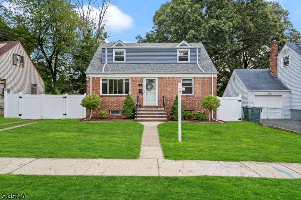 15 Brown Pl, Bergenfield Boro, NJ 07621