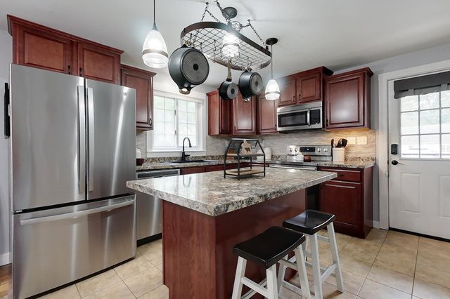 9 Laurel Street, New Ipswich, NH 03071