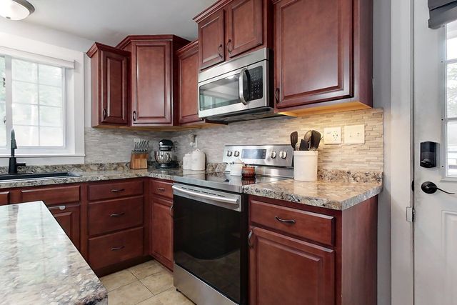 9 Laurel Street, New Ipswich, NH 03071