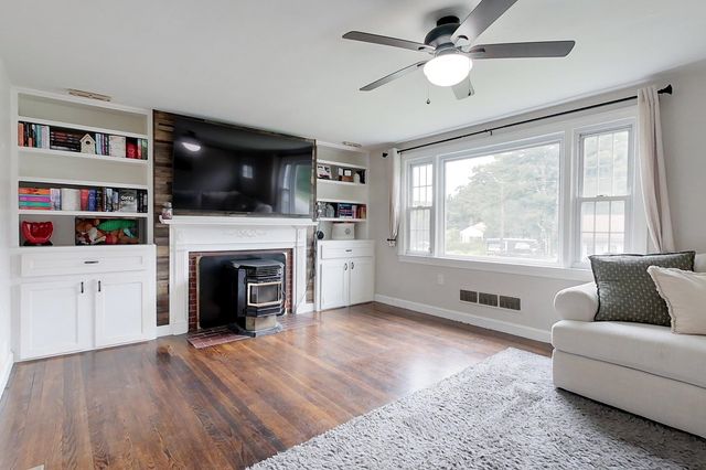 9 Laurel Street, New Ipswich, NH 03071
