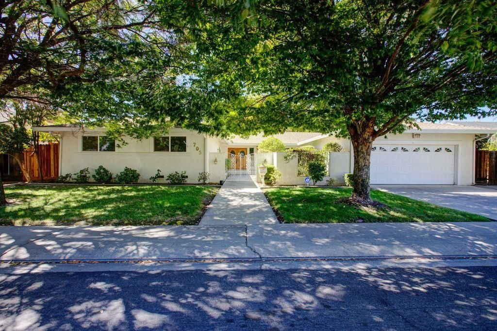 705 Leytonstone Ave, Modesto, CA 95355