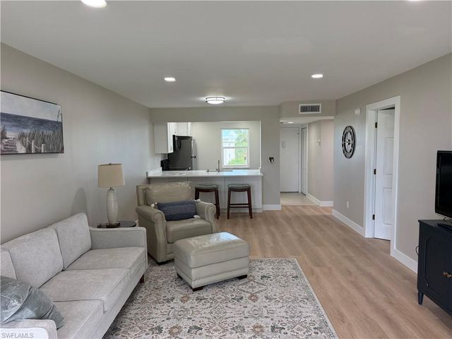 6220 Augusta DR 315, Fort Myers, FL 33907