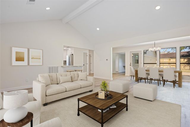 284 Mossy Meadow Drive, West Columbia, TX 77486