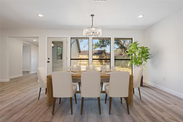 284 Mossy Meadow Drive, West Columbia, TX 77486