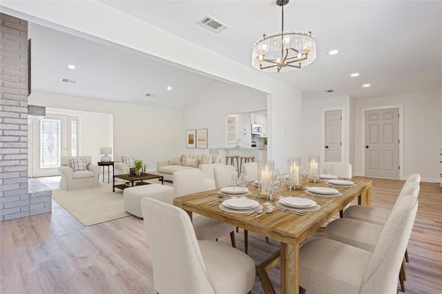 284 Mossy Meadow Drive, West Columbia, TX 77486