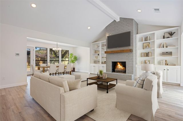 284 Mossy Meadow Drive, West Columbia, TX 77486