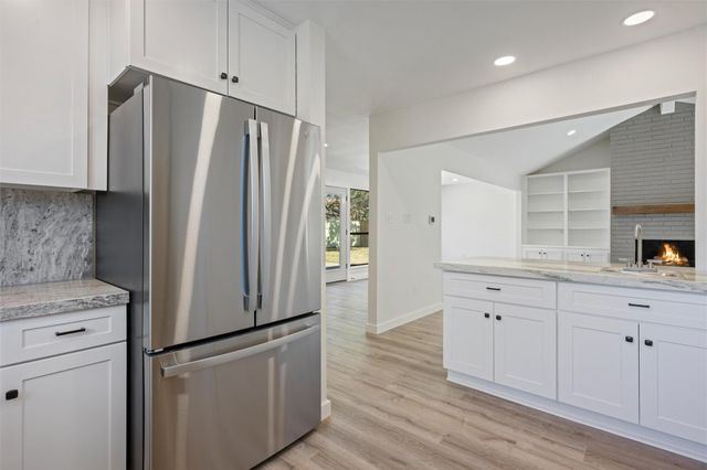 284 Mossy Meadow Drive, West Columbia, TX 77486