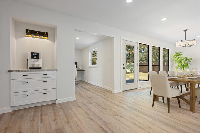 284 Mossy Meadow Drive, West Columbia, TX 77486